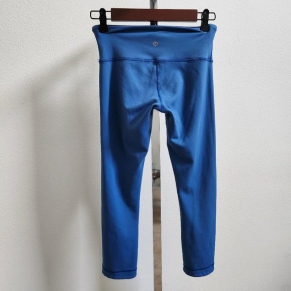 Lululemon wonder Under crop reversible Navy/blue, Size 4 - Picture 6 of 12